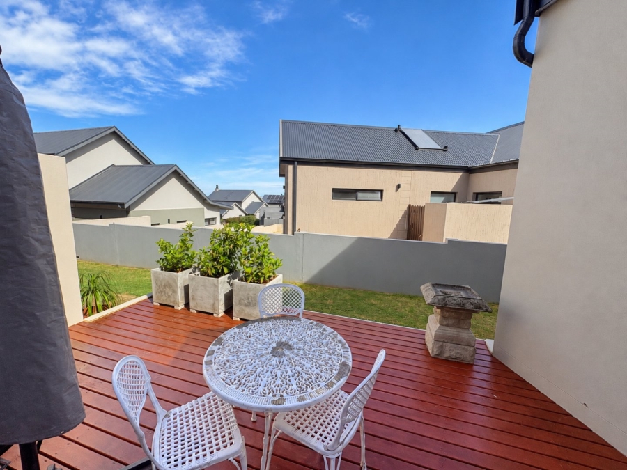 3 Bedroom Property for Sale in Outeniquasbosch Western Cape